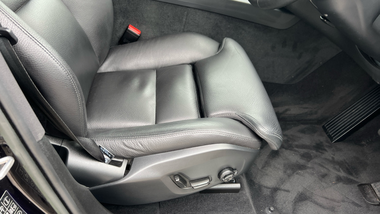 Volvo XC60 2.0 B4D Plus Dark 5dr AWD Geartronic Diesel Estate